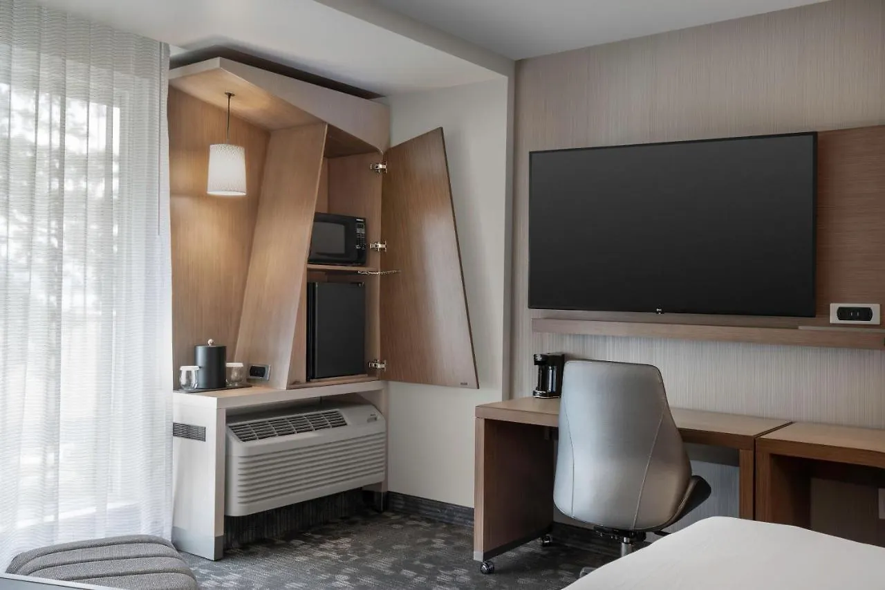 Courtyard By Marriott Nanaimo Hotel